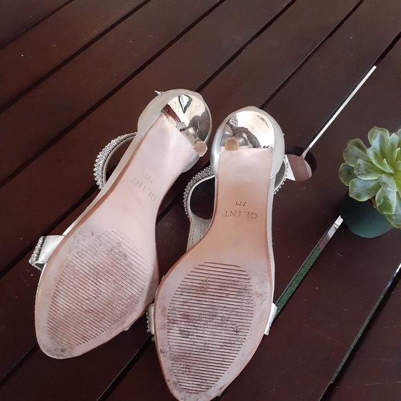 GLINT Silver Heels - Picture 4 of 6